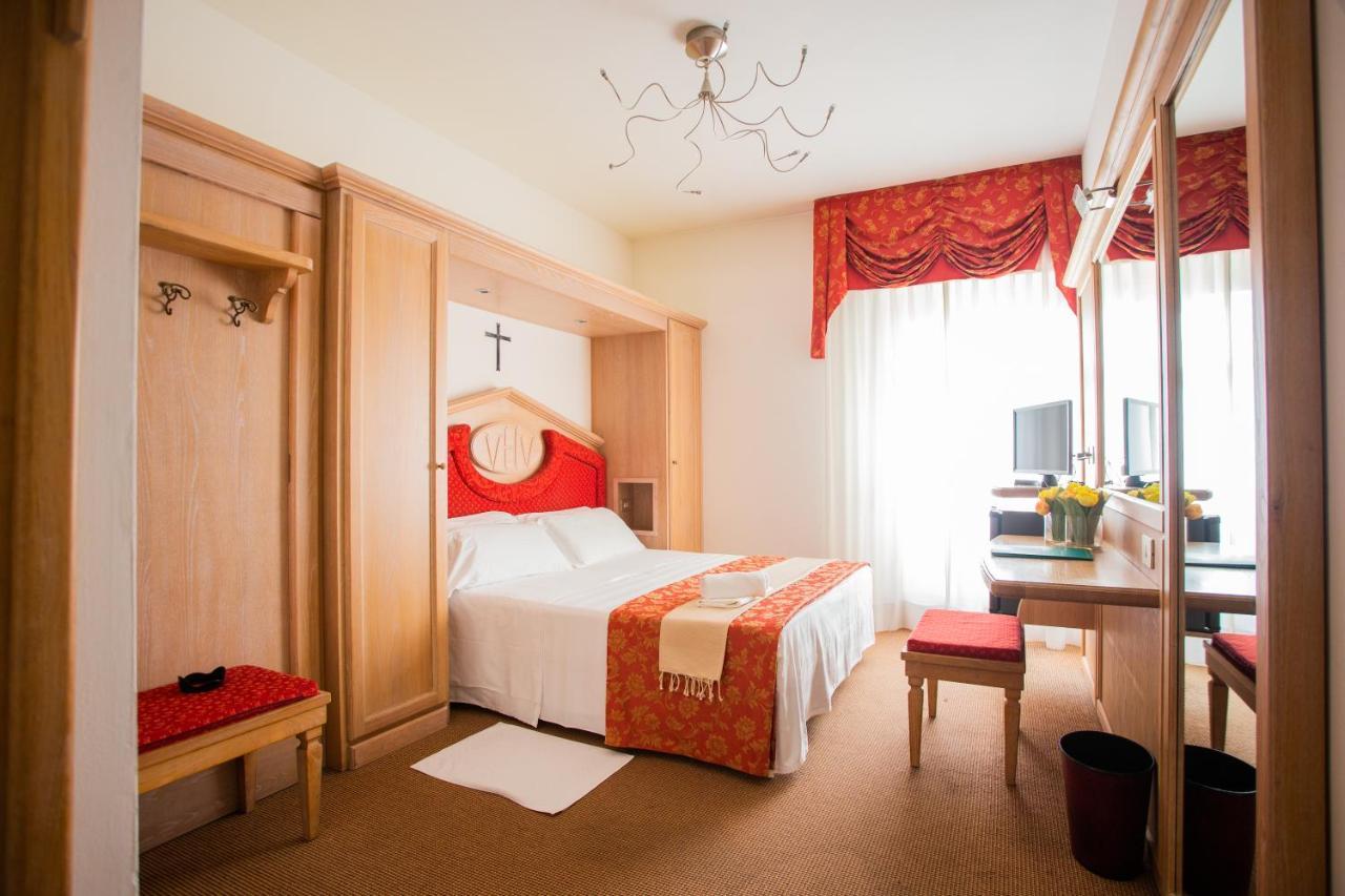 Hotel Villa Verde 리보토르토 외부 사진